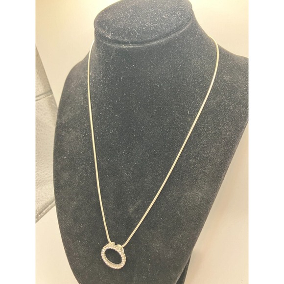 Vintage Avon Nina Ricci Silver-Tone Circle of Life Pendant Necklace! - Picture 4 of 9